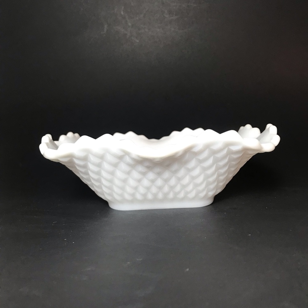 Vintage Hobnail Diamond Milk Glass Ruffle Bowls- 2 - Picture 6 of 7